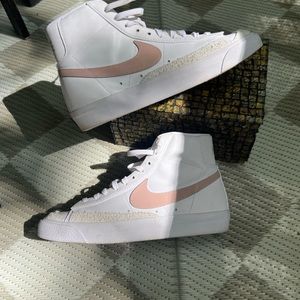 Nike high top women’s size 6 shoes